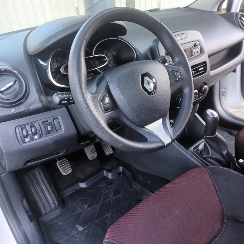 Renault Clio, снимка 8 - Автомобили и джипове - 47646601