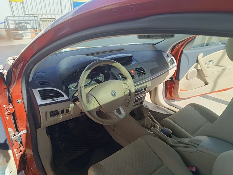 Renault Megane 1.5, снимка 7 - Автомобили и джипове - 47903326