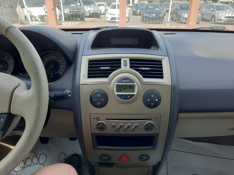 Renault Megane 1.6i, снимка 9 - Автомобили и джипове - 50630553
