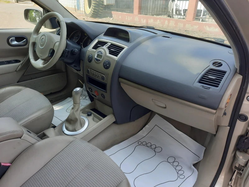 Renault Megane 1.6i, снимка 8 - Автомобили и джипове - 50630553