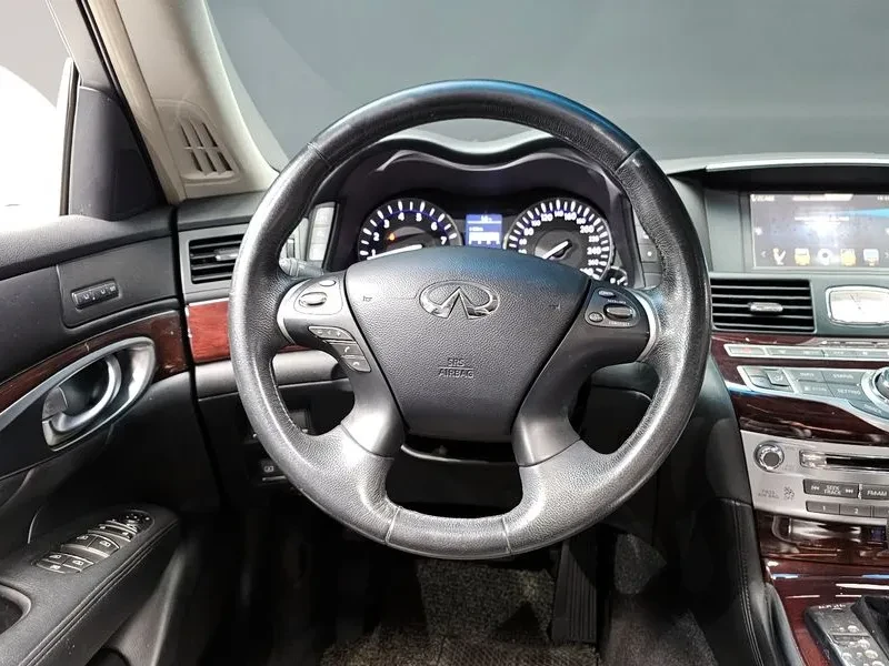 Infiniti M, снимка 13 - Автомобили и джипове - 54425196