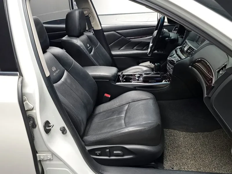 Infiniti M, снимка 10 - Автомобили и джипове - 54425196