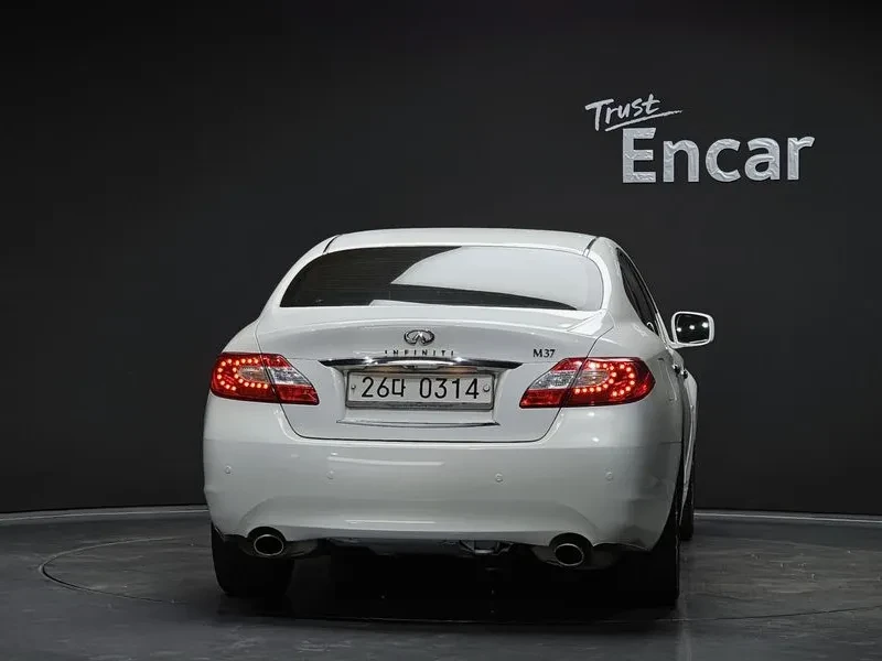 Infiniti M, снимка 4 - Автомобили и джипове - 54425196