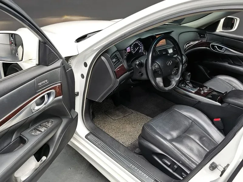 Infiniti M, снимка 12 - Автомобили и джипове - 54425196