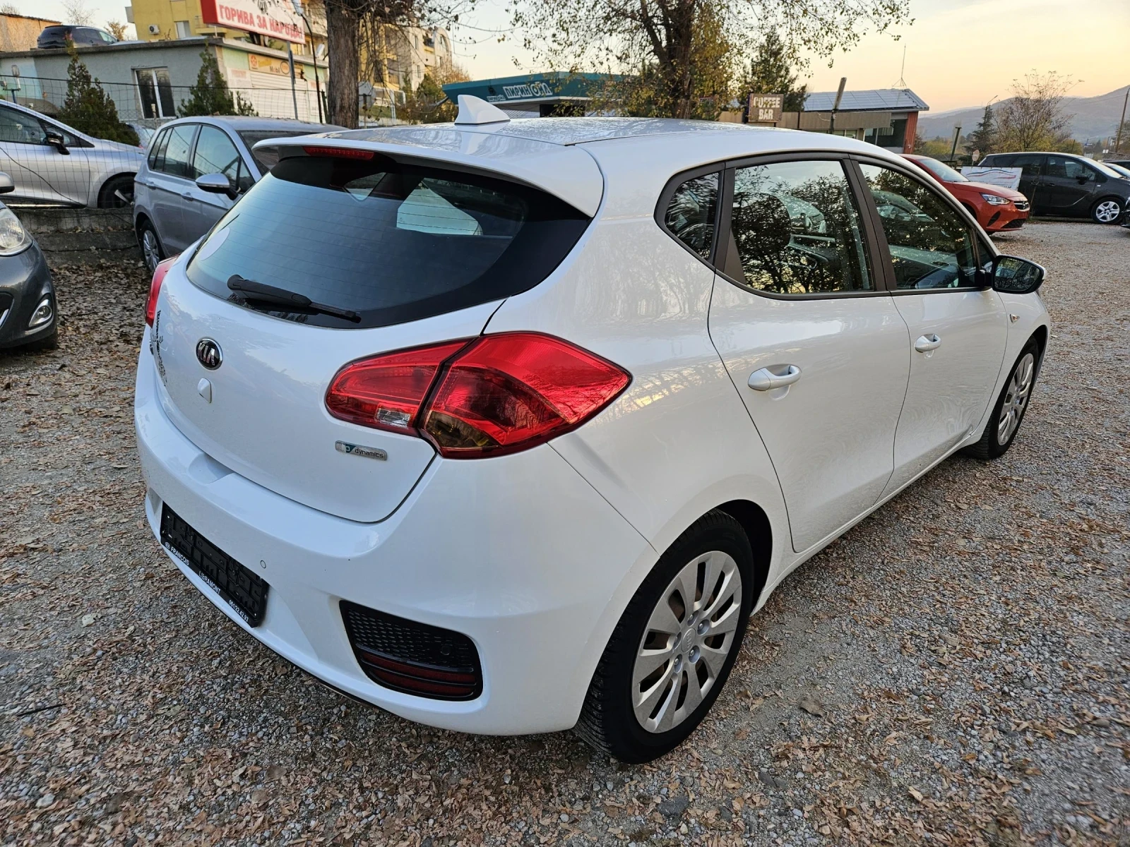 Kia Ceed 1.6crdi Navi euro6 - изображение 4