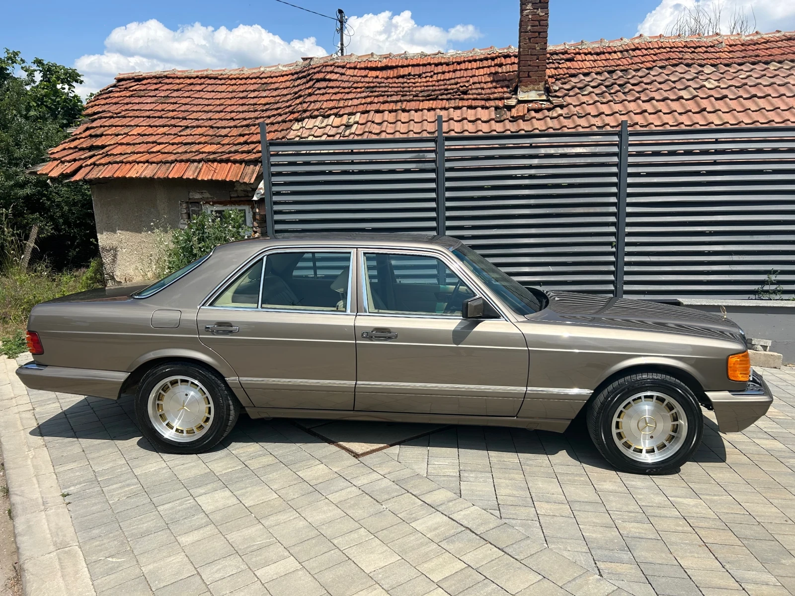 Mercedes-Benz 126 300 SE Gold Edition  - изображение 8