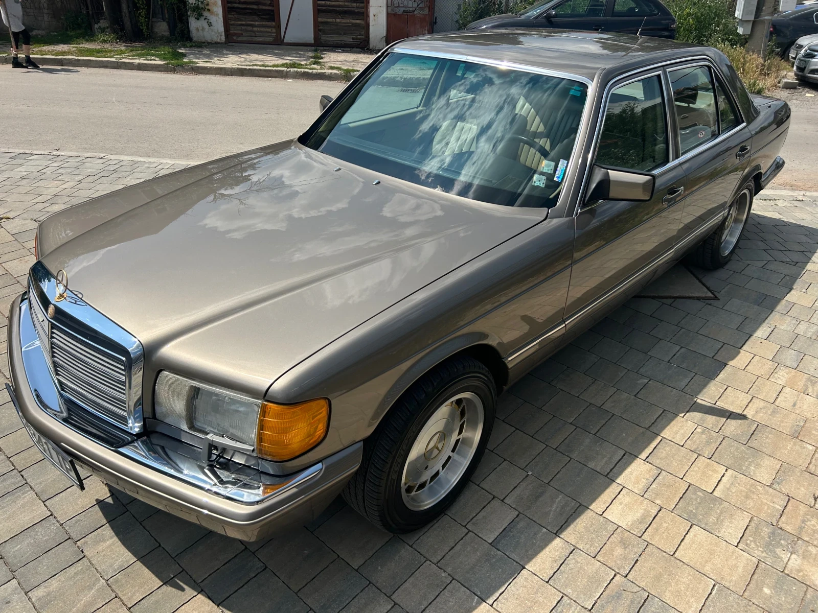 Mercedes-Benz 126 300 SE Gold Edition  - изображение 3