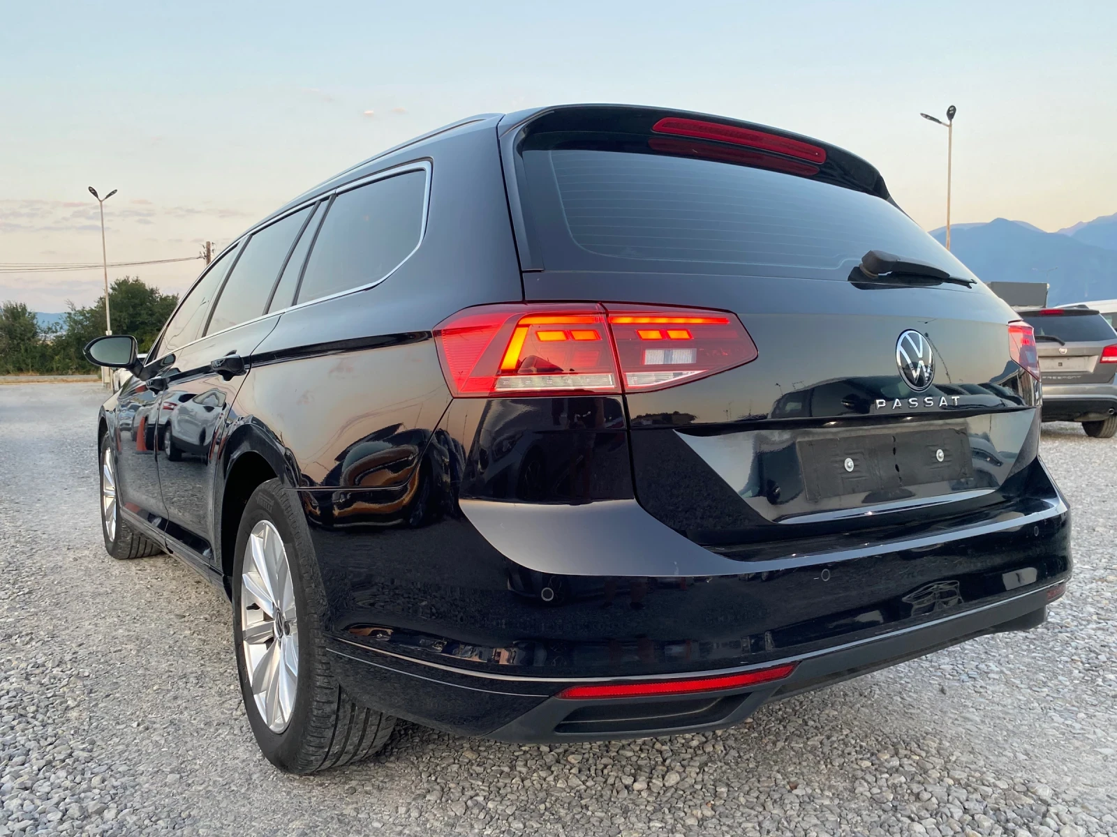 VW Passat 2021/06M 2.0D* AUTO* 122HP FULL LED* NAVI - изображение 2