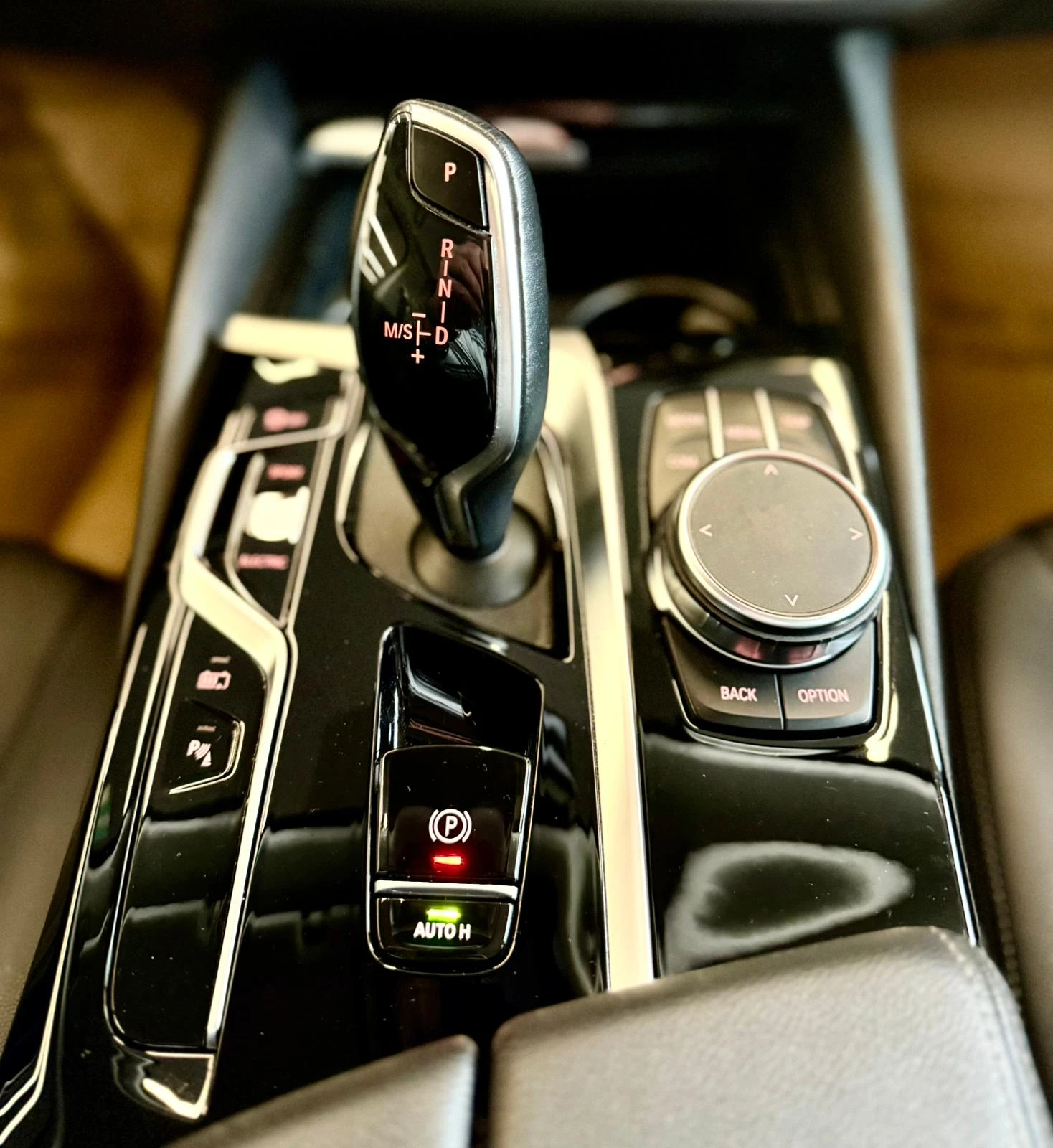 BMW 530E xDrive* Hybrid* Carplay* ������ | Mobile.bg � ����������� 12