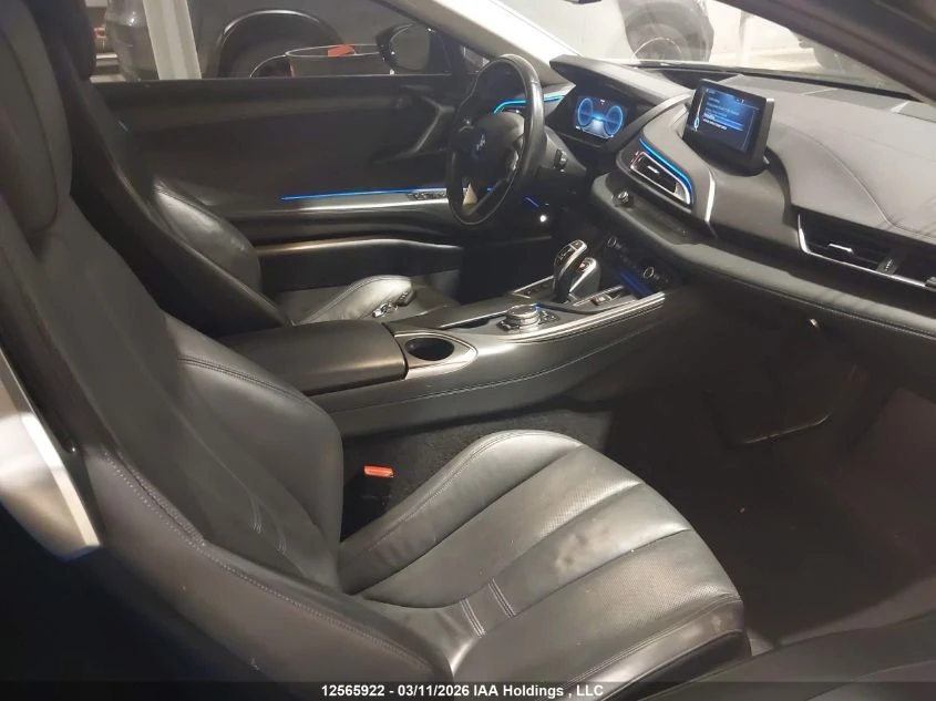 BMW i8 Keyless* Ambient* Подгреви* HUD* HK* , снимка 9 - Автомобили и джипове - 53849718