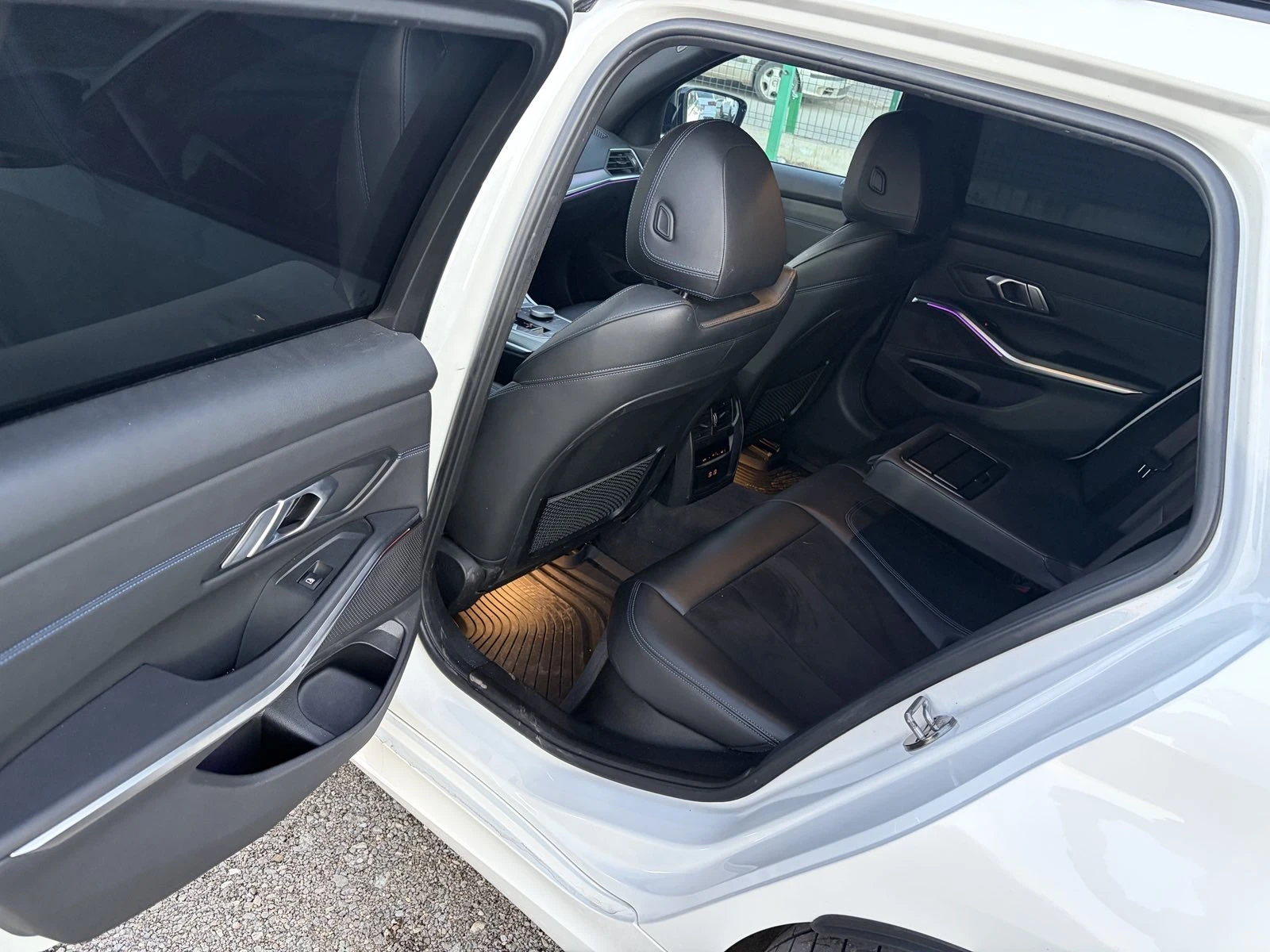 BMW 320, снимка 14 - Автомобили и джипове - 53967929