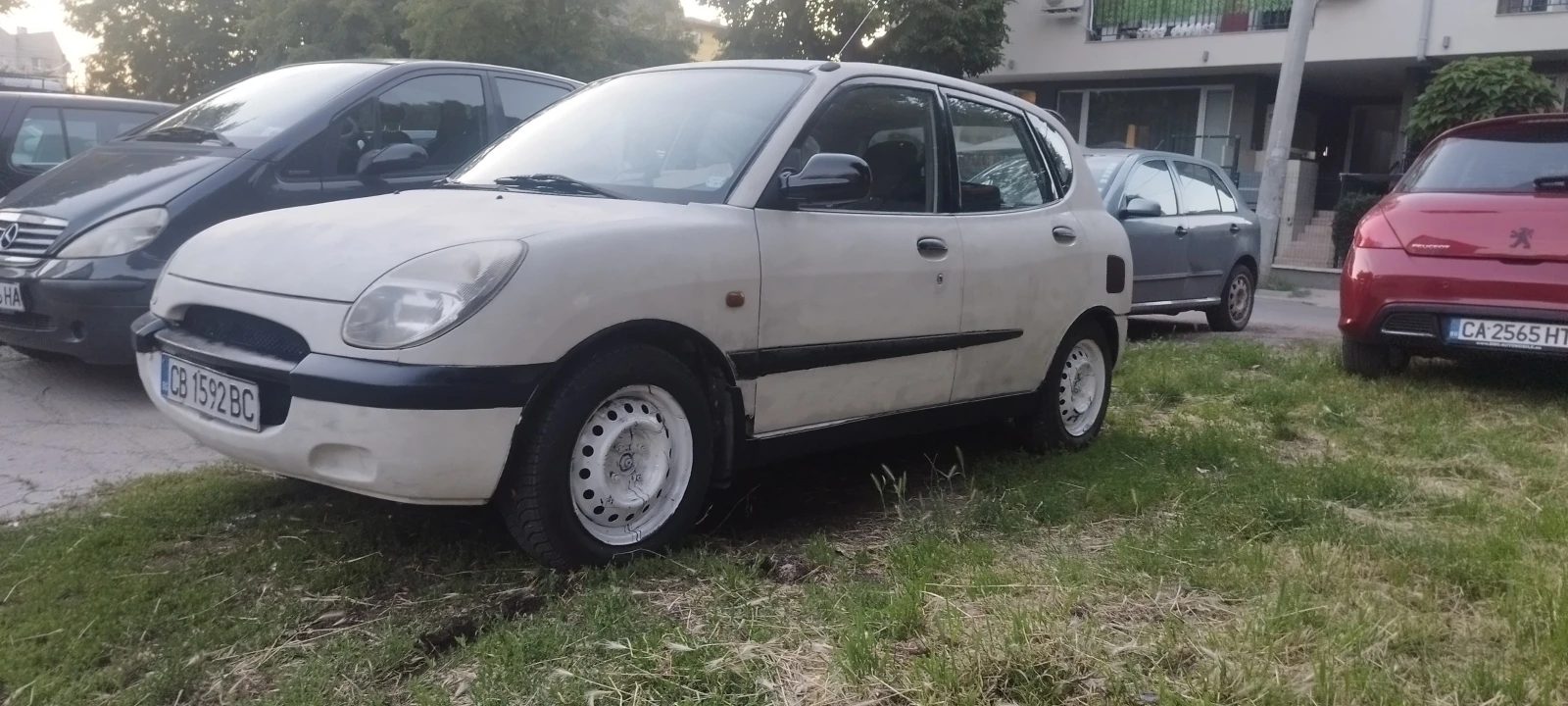 Daihatsu Sirion 1.0 4x4, снимка 2 - Автомобили и джипове - 53978621