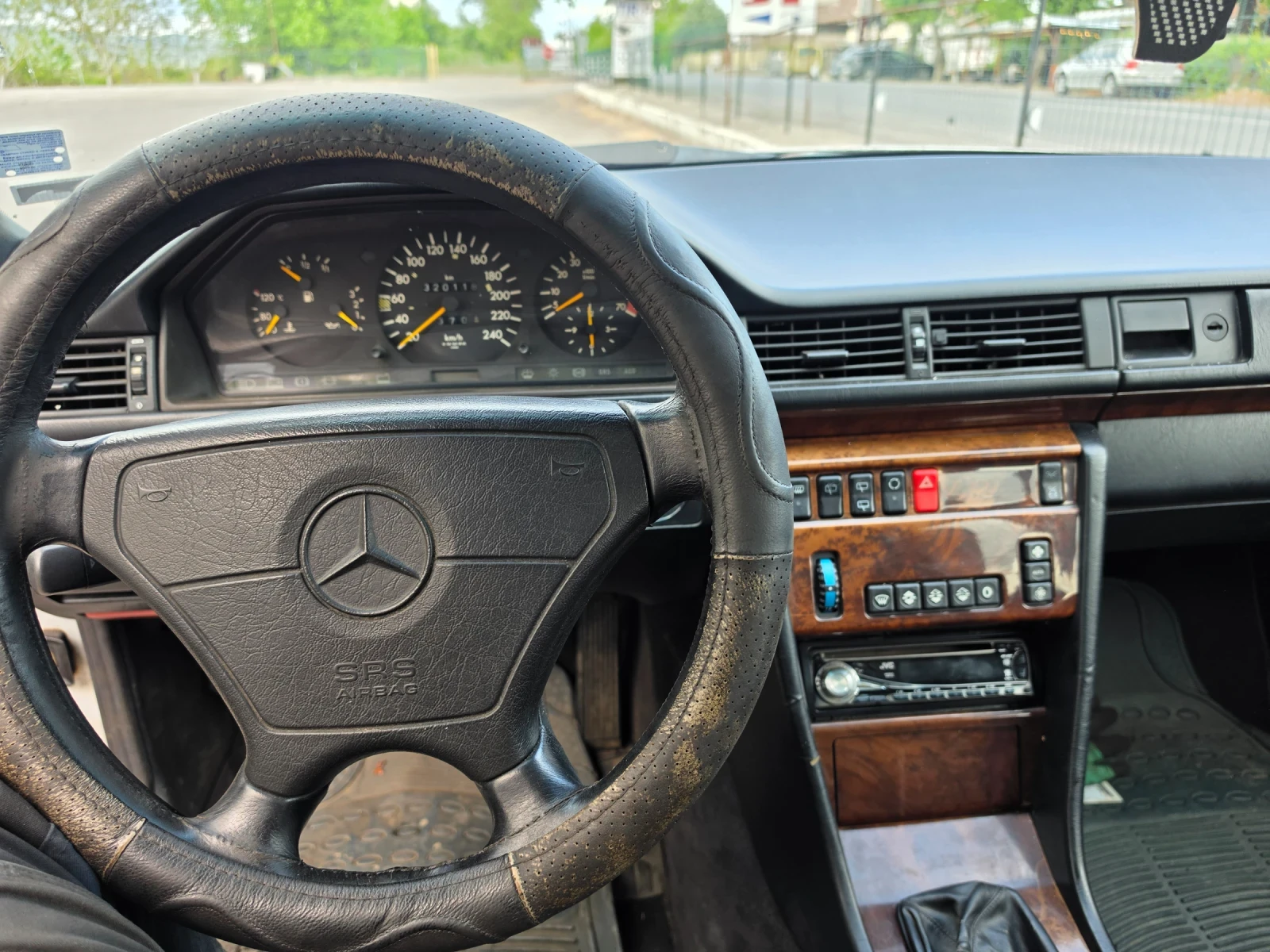 Mercedes-Benz 124 Sport Line, снимка 9 - Автомобили и джипове - 54649906