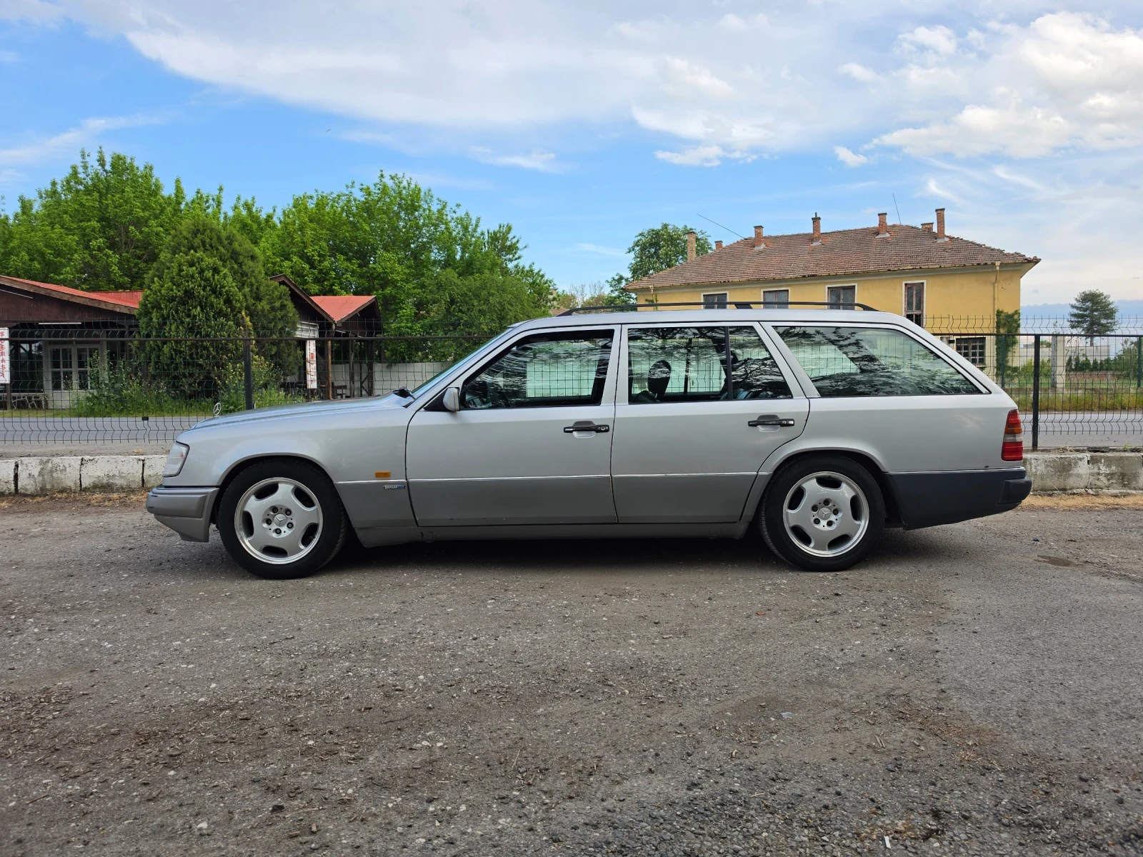 Mercedes-Benz 124 Sport Line, снимка 2 - Автомобили и джипове - 54649906