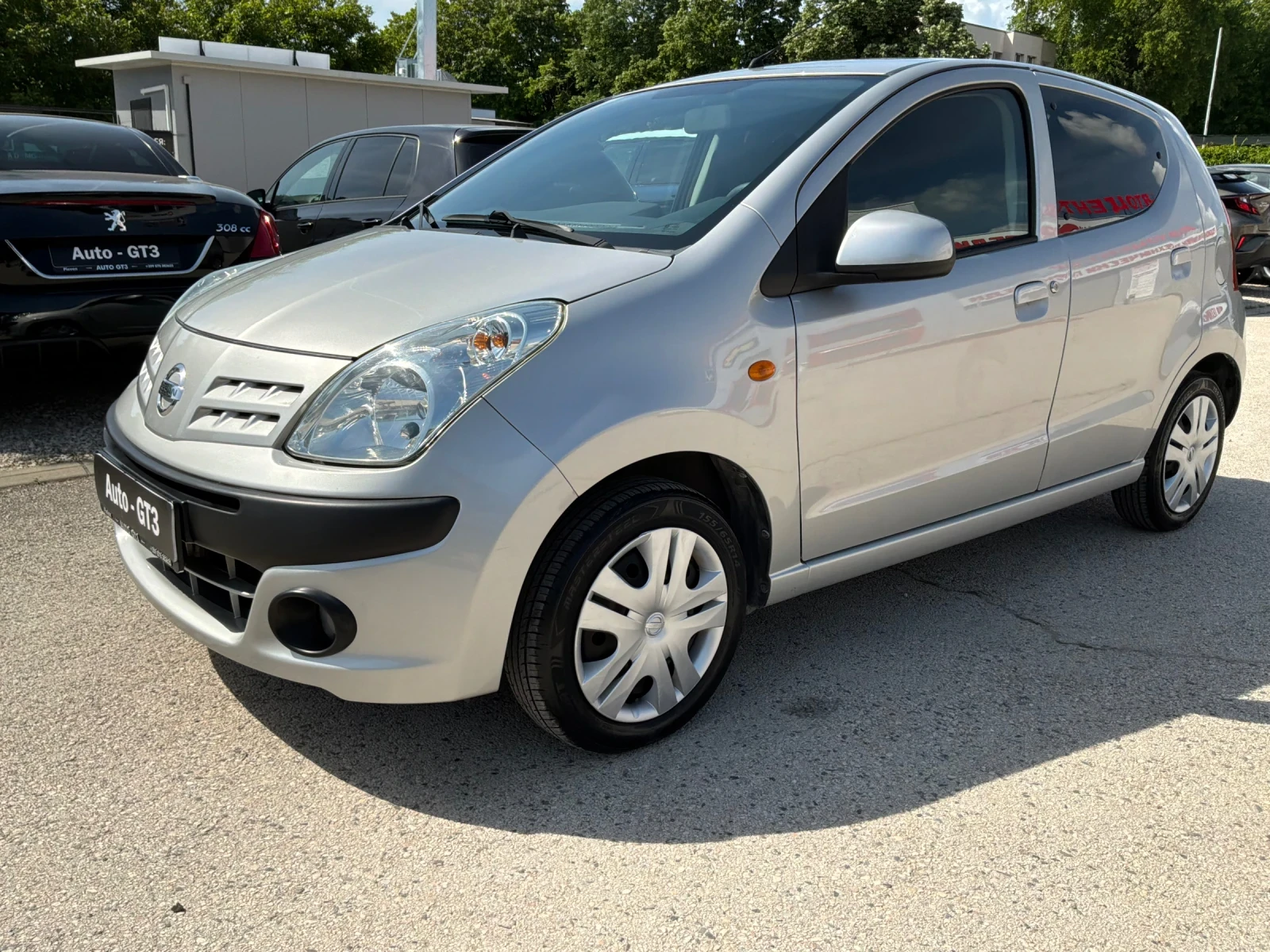 Nissan Pixo 1.0i 68к.с Авоматик 77000км. 2012г.