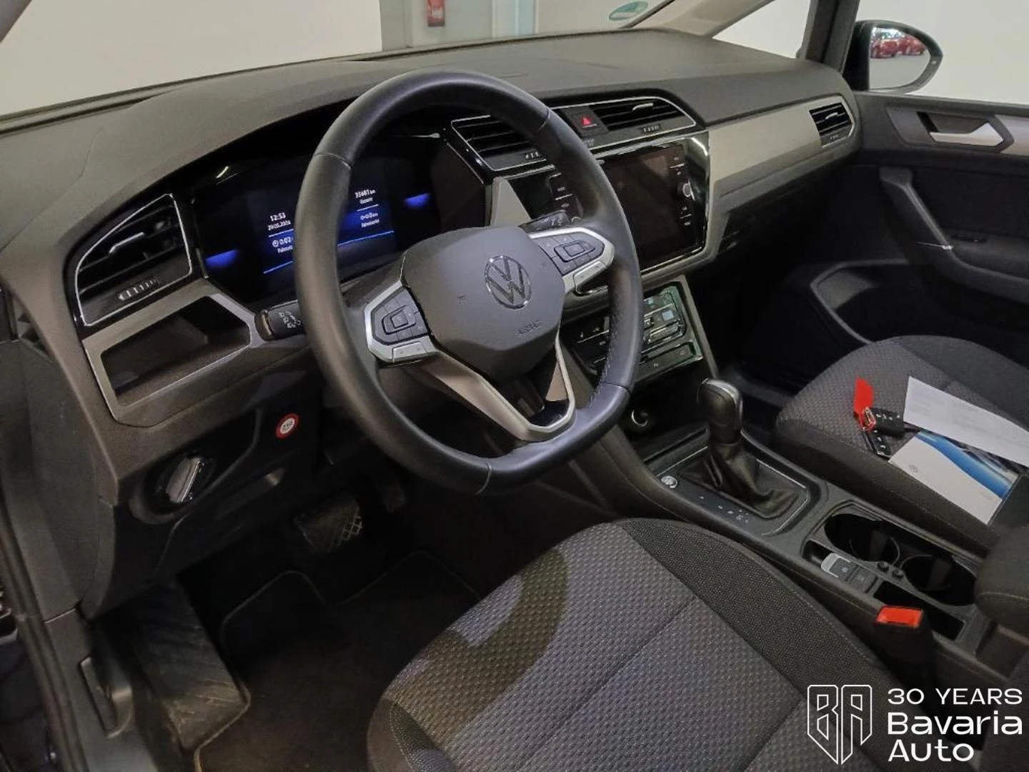 VW Touran  Comfortline DSG, снимка 8 - Автомобили и джипове - 54792354