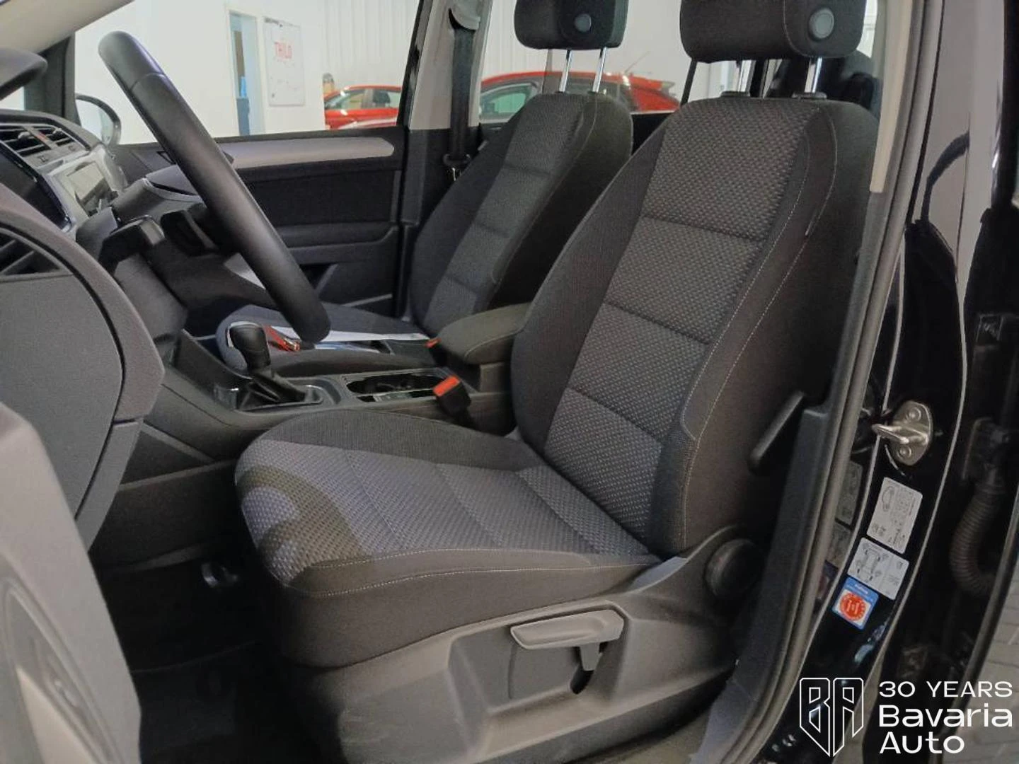 VW Touran  Comfortline DSG, снимка 7 - Автомобили и джипове - 54792354