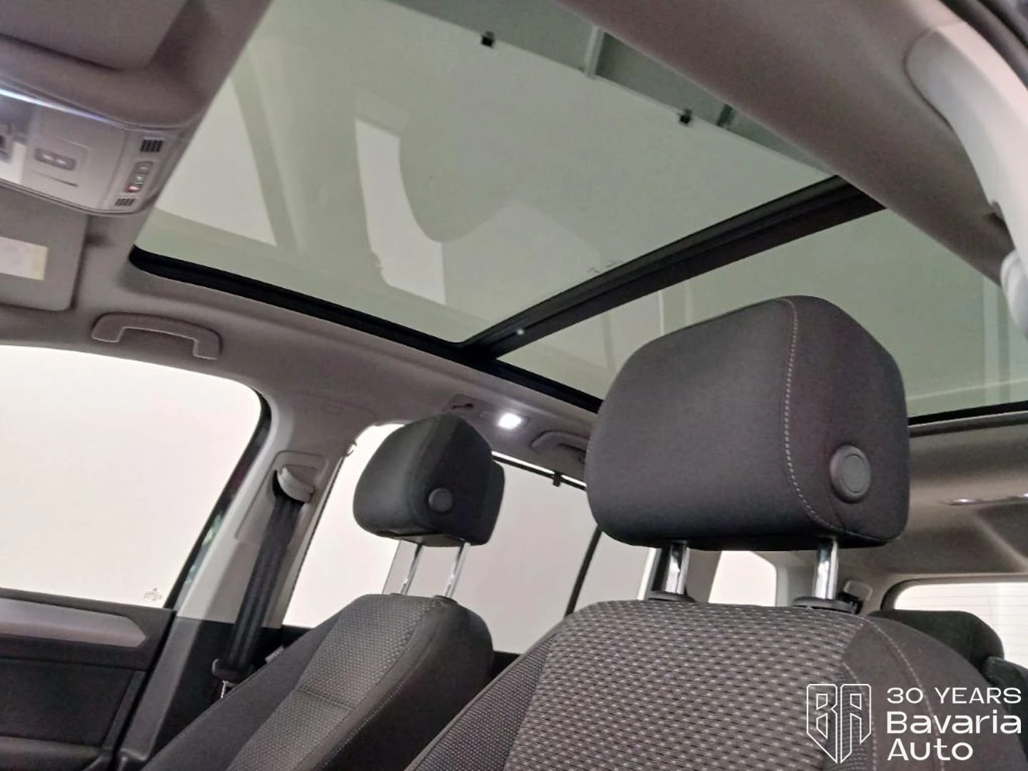 VW Touran  Comfortline DSG, снимка 10 - Автомобили и джипове - 54792354