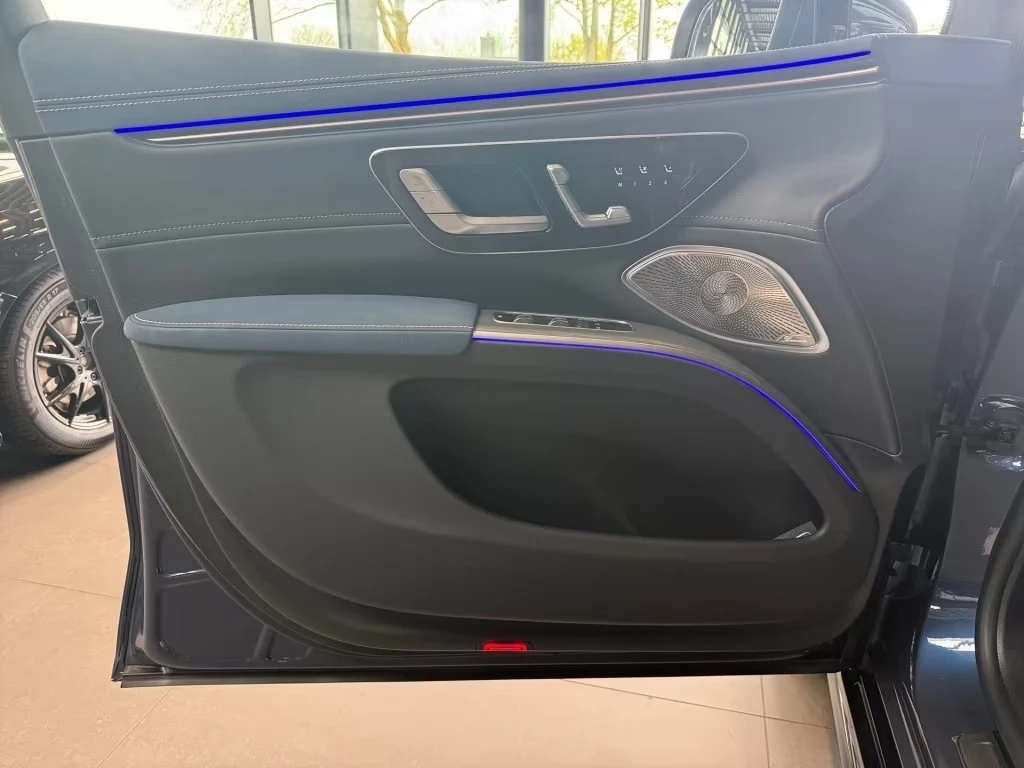 Mercedes-Benz EQS 450 SUV 4-MATIC AMG HYPERSCREEN PANORAMA BURMESTER, снимка 9 - Автомобили и джипове - 54973326