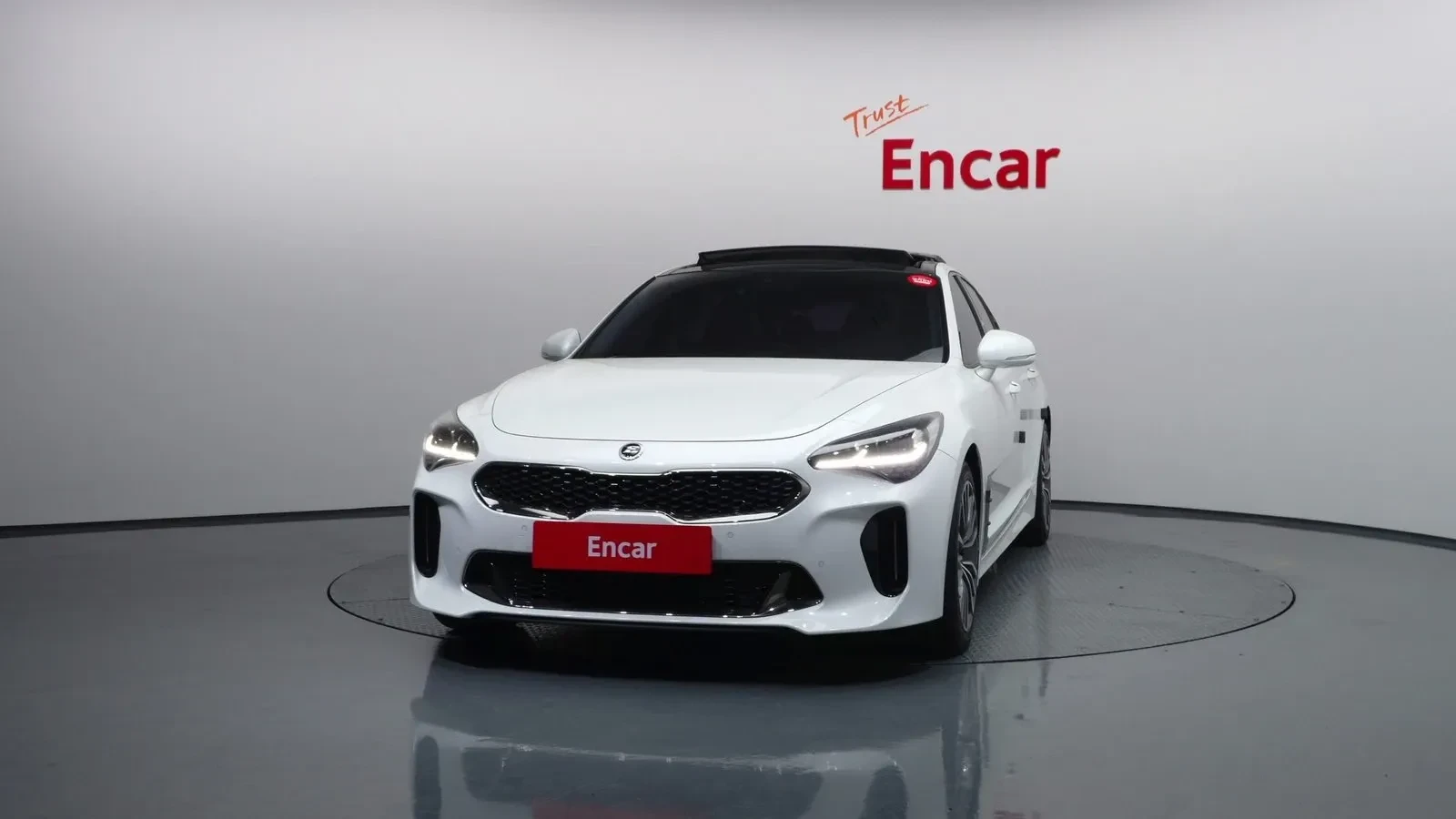 Kia Stinger 2.0* ЛЮК* KEYLESS* ПОДГРЕВ ВОЛАН* , снимка 12 - Автомобили и джипове - 55370570