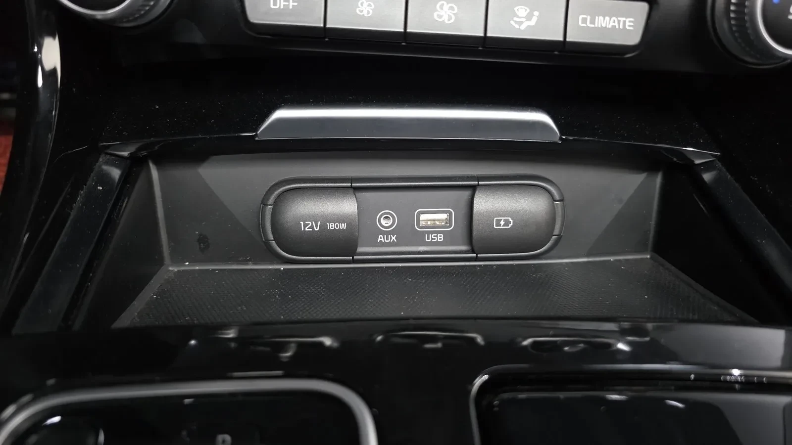Kia Stinger 2.0* ЛЮК* KEYLESS* ПОДГРЕВ ВОЛАН* , снимка 5 - Автомобили и джипове - 55370570