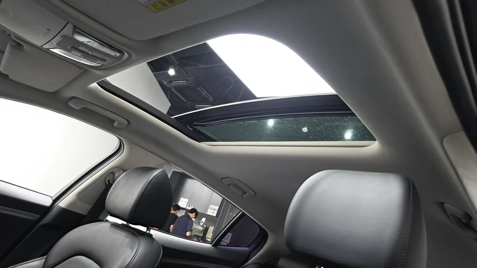 Kia Stinger 2.0* ЛЮК* KEYLESS* ПОДГРЕВ ВОЛАН* , снимка 10 - Автомобили и джипове - 55370570