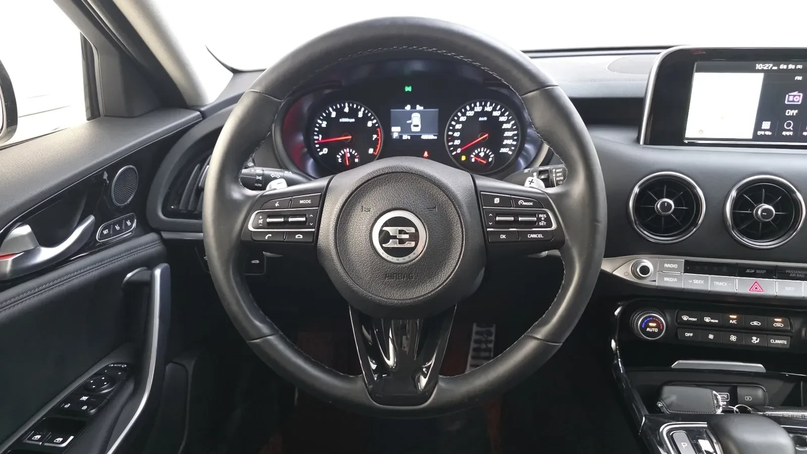 Kia Stinger 2.0* ЛЮК* KEYLESS* ПОДГРЕВ ВОЛАН* , снимка 7 - Автомобили и джипове - 55370570