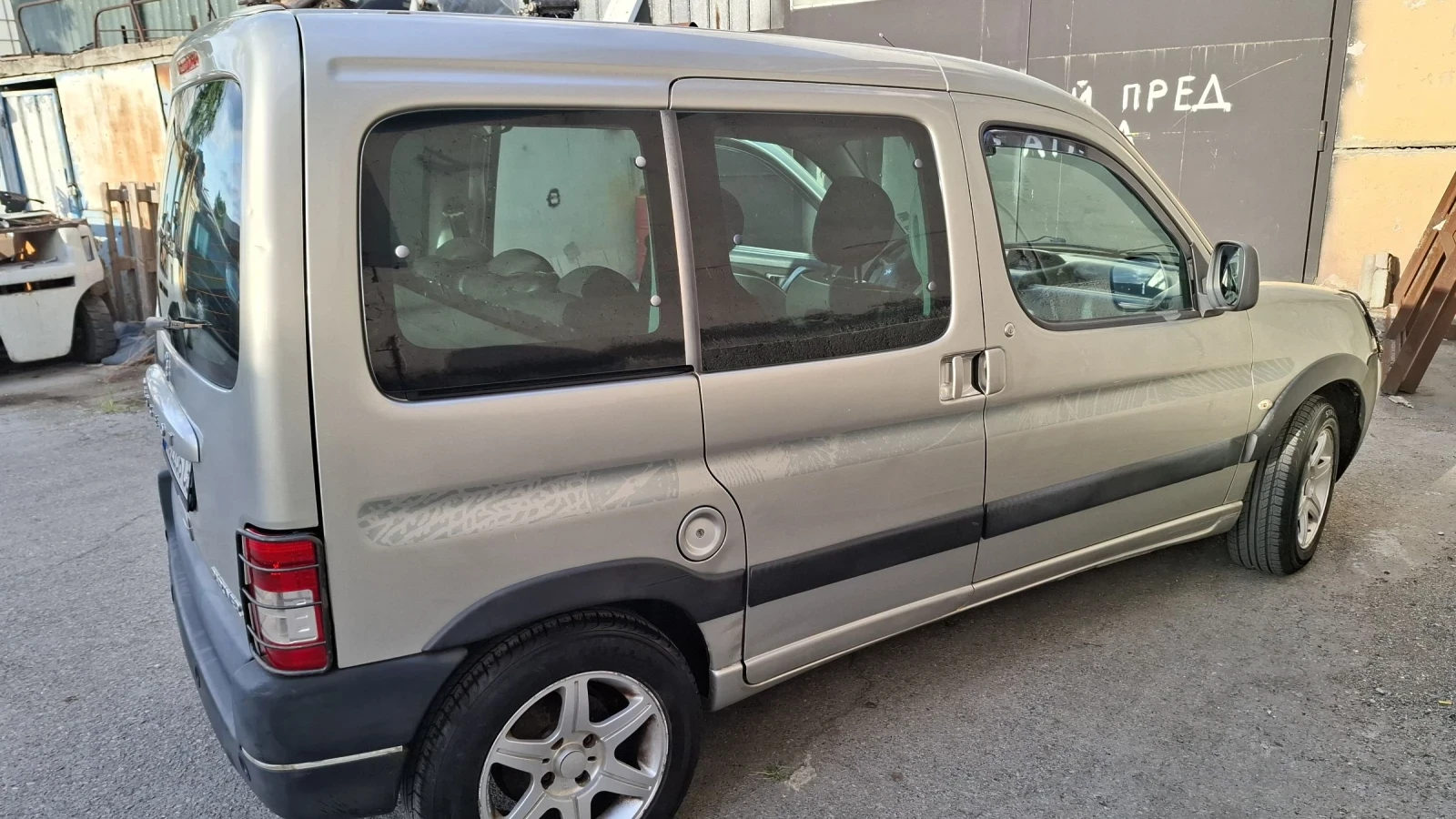 Peugeot Partner 1.6 hdi, снимка 4 - Автомобили и джипове - 55381805