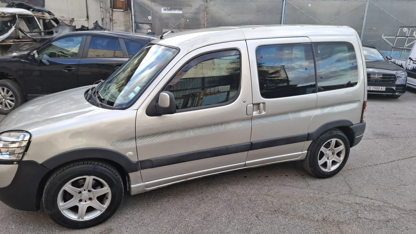 Peugeot Partner 1.6 hdi, снимка 3 - Автомобили и джипове - 55381805