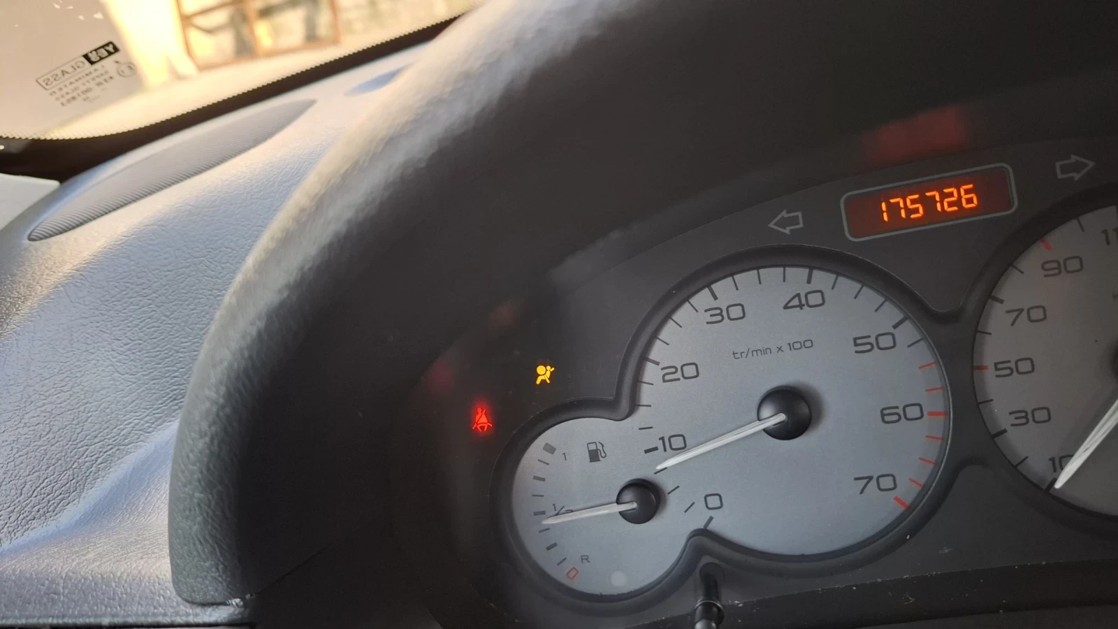Peugeot Partner 1.6 hdi, снимка 11 - Автомобили и джипове - 55381805