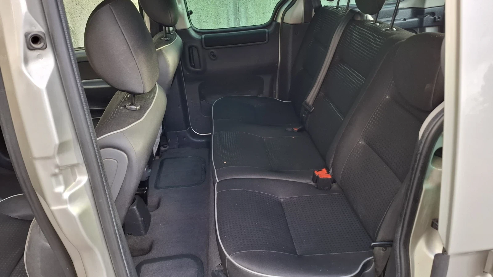 Peugeot Partner 1.6 hdi, снимка 9 - Автомобили и джипове - 55381805