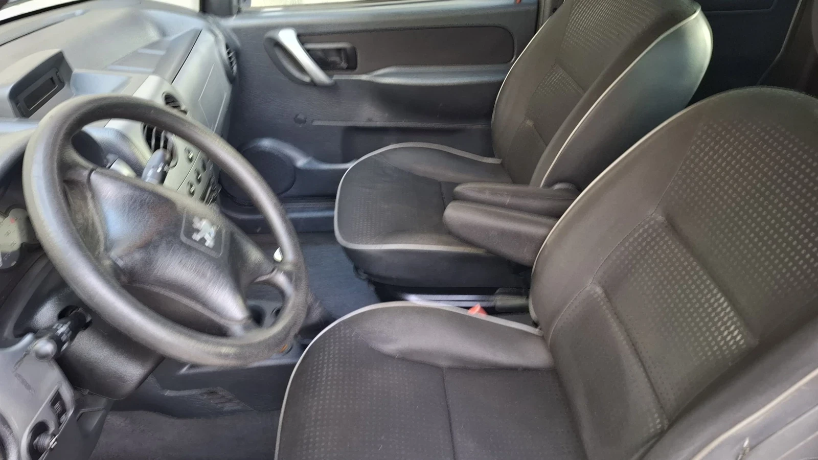 Peugeot Partner 1.6 hdi, снимка 8 - Автомобили и джипове - 55381805