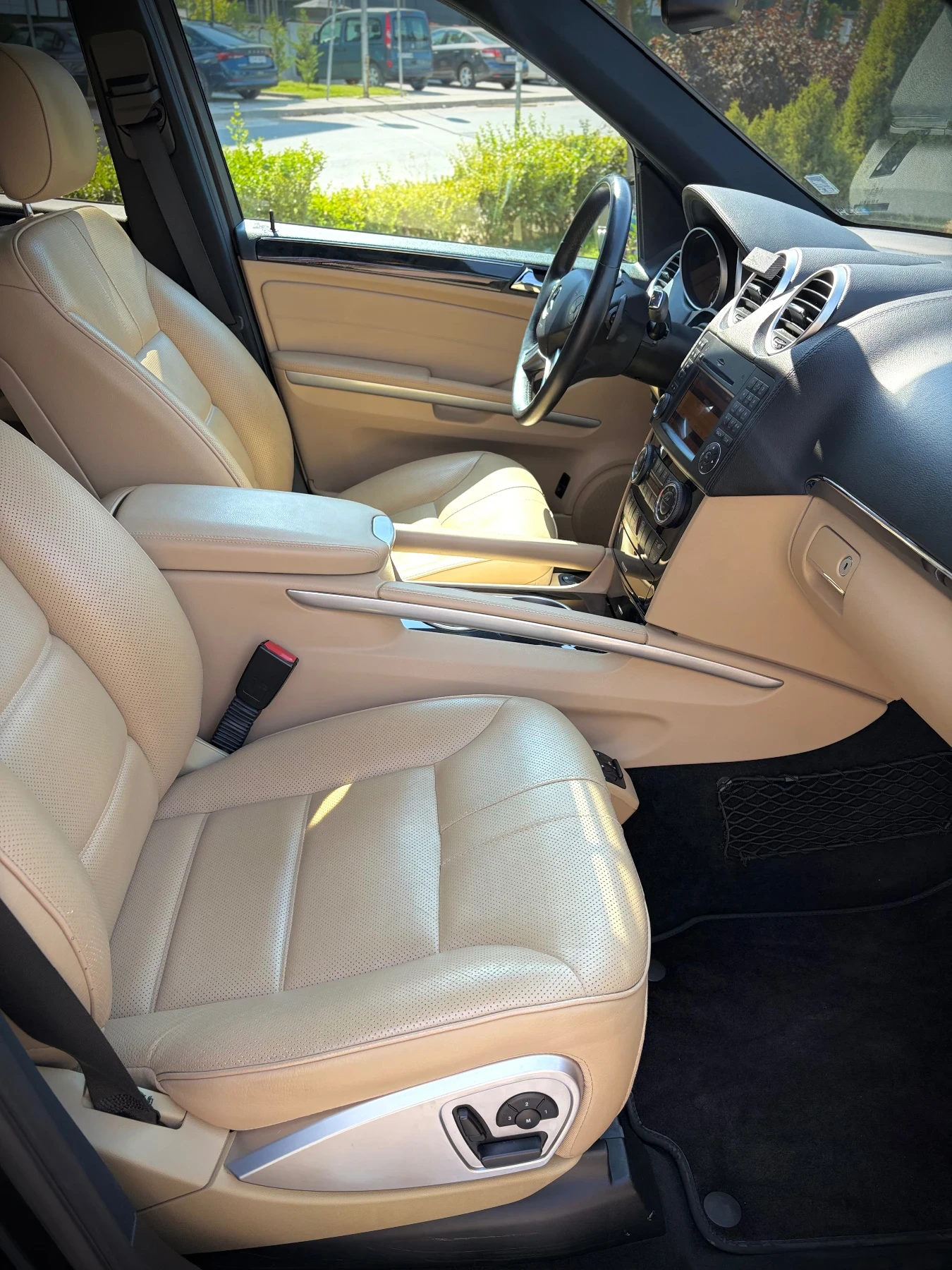 Mercedes-Benz ML 550 AMG Edition 1, снимка 10 - Автомобили и джипове - 56151167