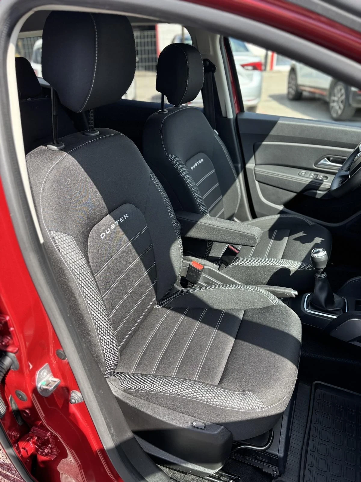 Dacia Duster RED LINE 4x4 1.3 TCE 150 к.с., снимка 11 - Автомобили и джипове - 53989618