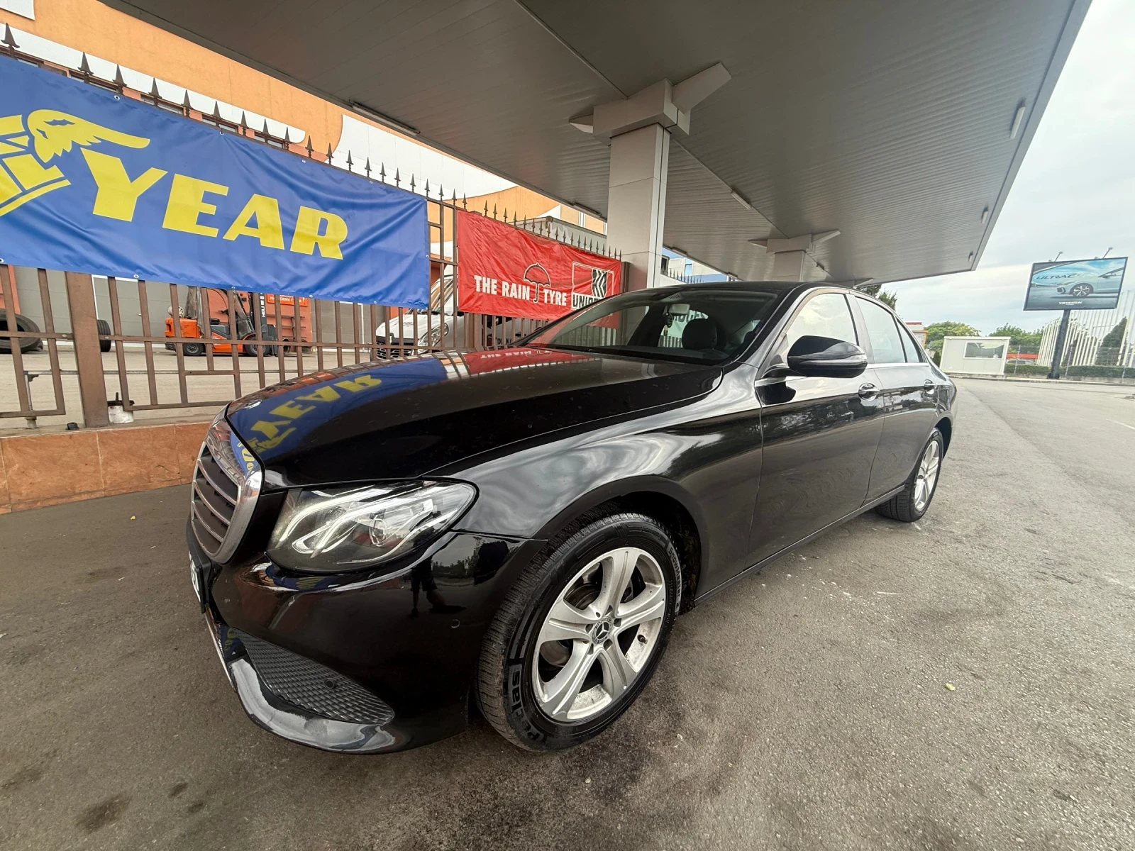 Mercedes-Benz E 220 AMG* 9G* Кожа* Камера