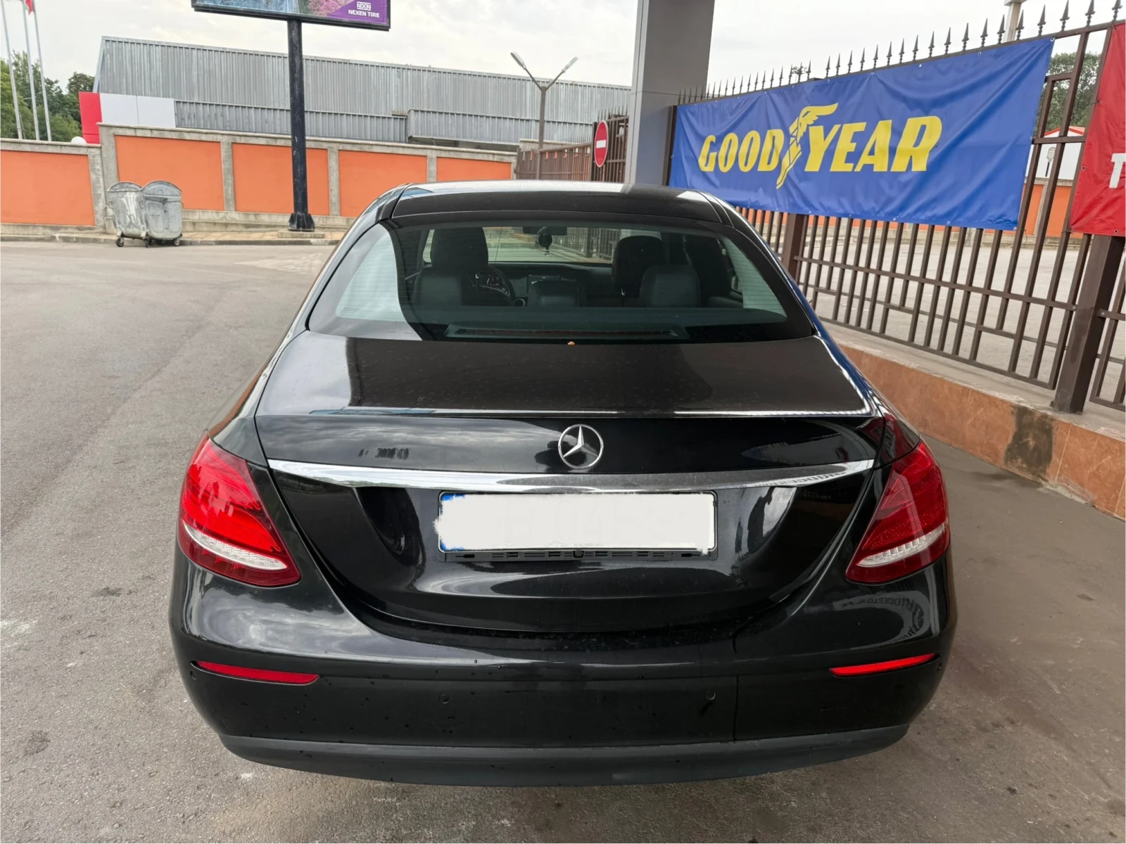 Mercedes-Benz E 220 AMG* 9G* Кожа* Камера, снимка 5 - Автомобили и джипове - 54743495