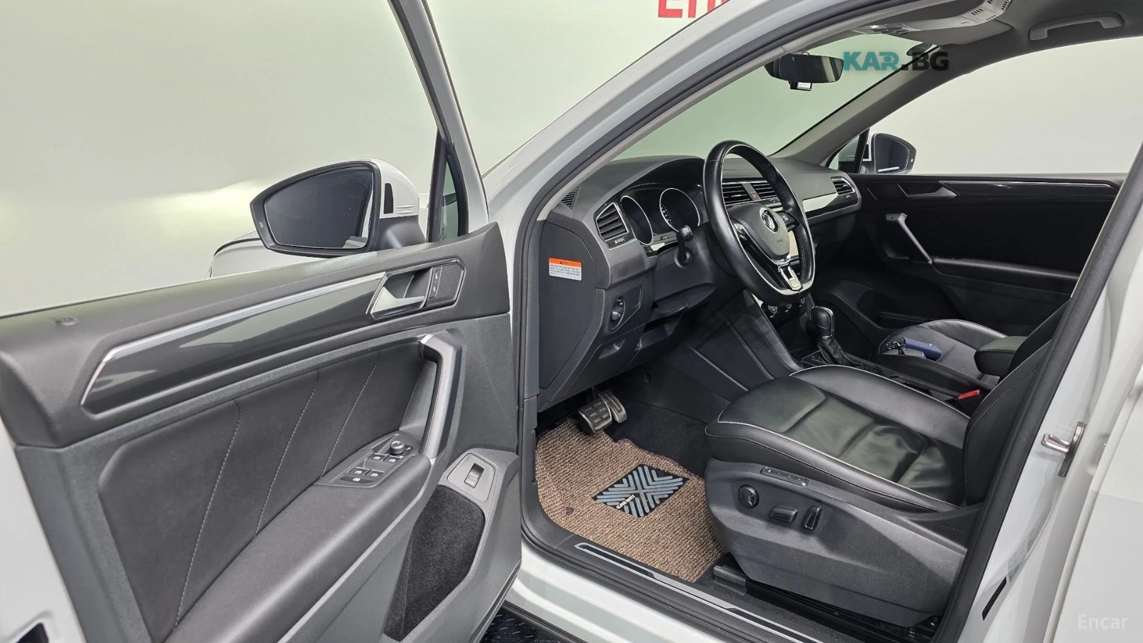 VW Tiguan 2.0 TDI PREMIUM* КОЖА* ПОДГРЕВ* КАМЕРА, снимка 8 - Автомобили и джипове - 55296414