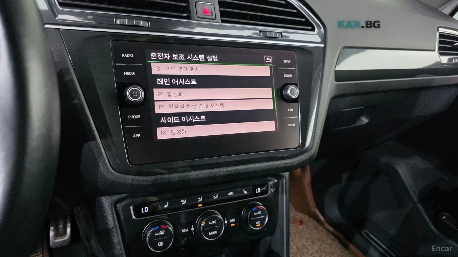 VW Tiguan 2.0 TDI PREMIUM* КОЖА* ПОДГРЕВ* КАМЕРА, снимка 12 - Автомобили и джипове - 55296414