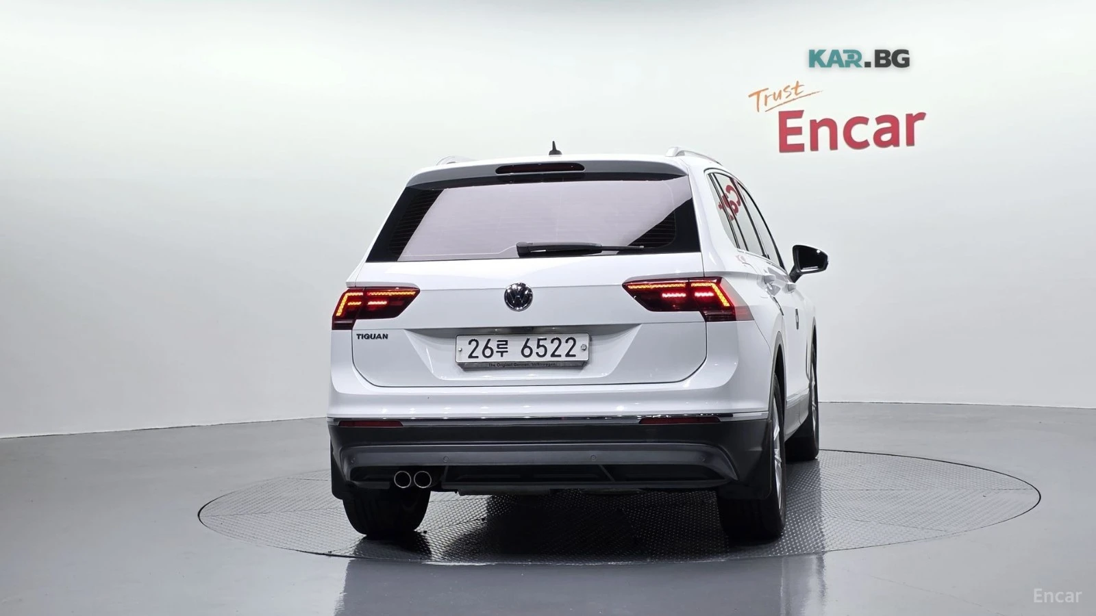 VW Tiguan 2.0 TDI PREMIUM* КОЖА* ПОДГРЕВ* КАМЕРА, снимка 4 - Автомобили и джипове - 55296414