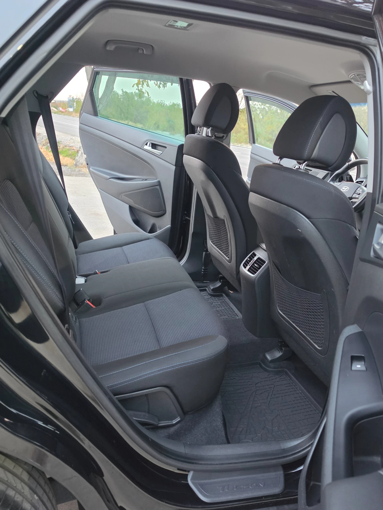 Hyundai Tucson 1.7CRDI* Navi* Camera, снимка 12 - Автомобили и джипове - 56661018