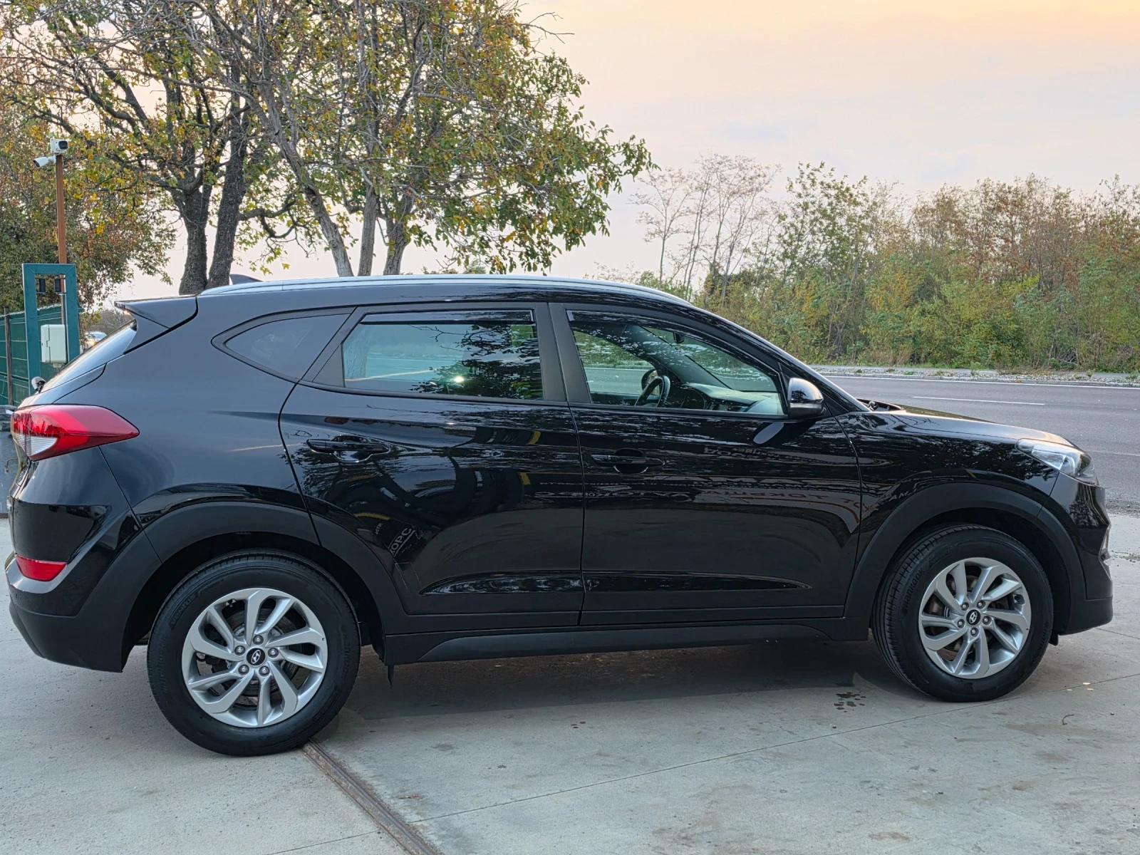 Hyundai Tucson 1.7CRDI* Navi* Camera, снимка 4 - Автомобили и джипове - 56661018
