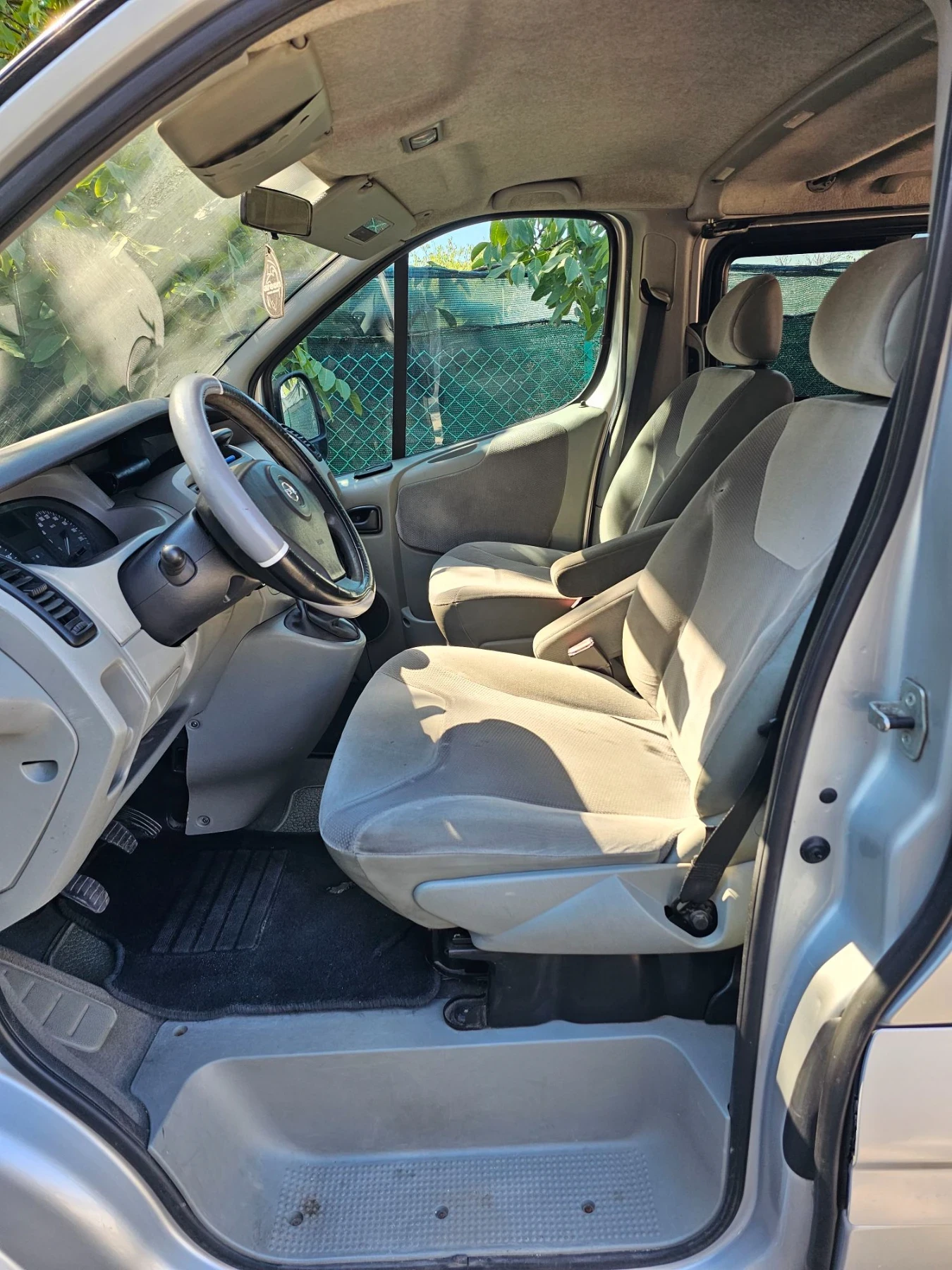 Opel Vivaro 1.9 CDI, снимка 6 - Бусове и автобуси - 56151764