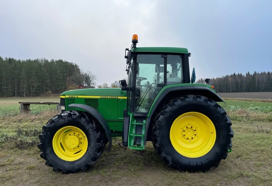 Трактор John Deere 6910 S
