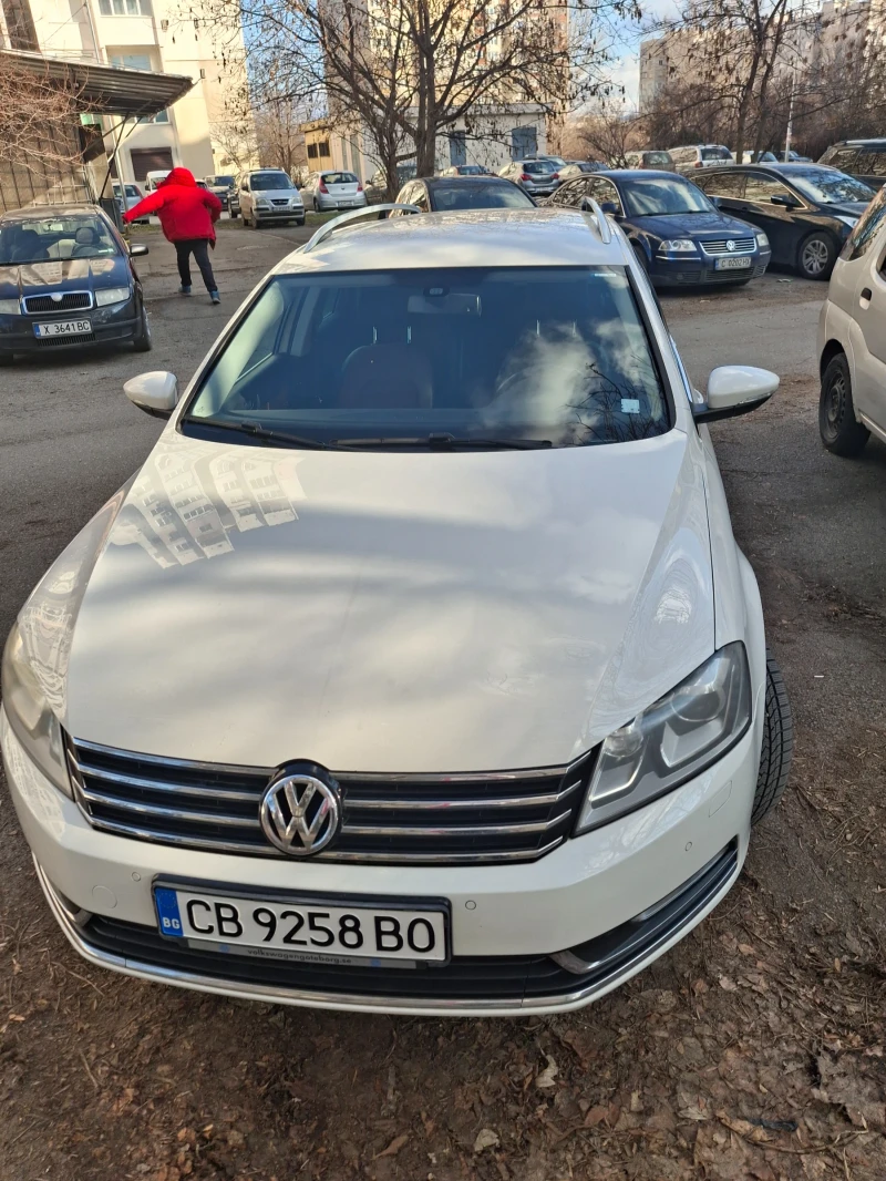 VW Passat Фабричен Метан/Бензин, снимка 1 - Автомобили и джипове - 49339991