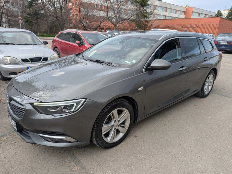 Opel Insignia Sports tourer, снимка 1 - Автомобили и джипове - 49473751