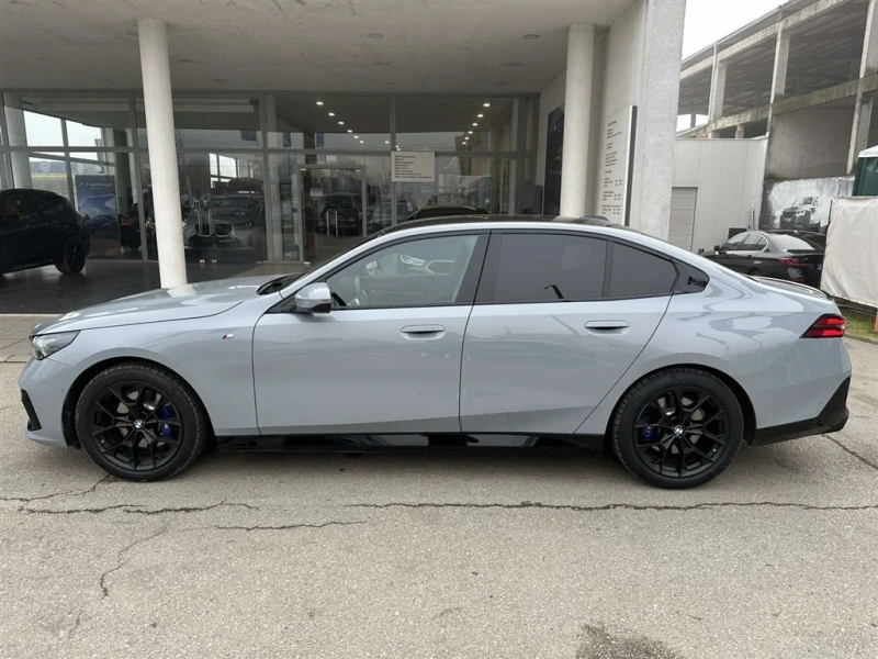 BMW 520 xDrive Sedan, снимка 3 - Автомобили и джипове - 52817366