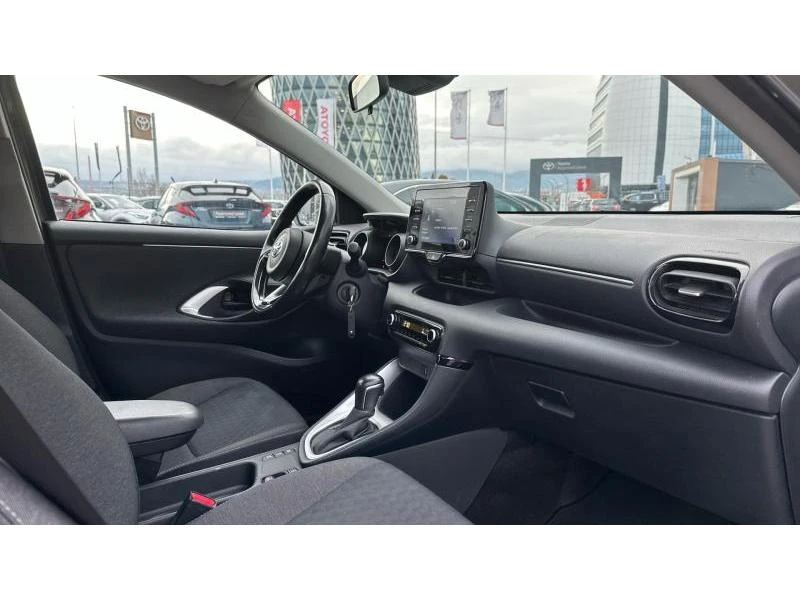 Toyota Yaris 1.5 hsd trend, снимка 6 - Автомобили и джипове - 52950215