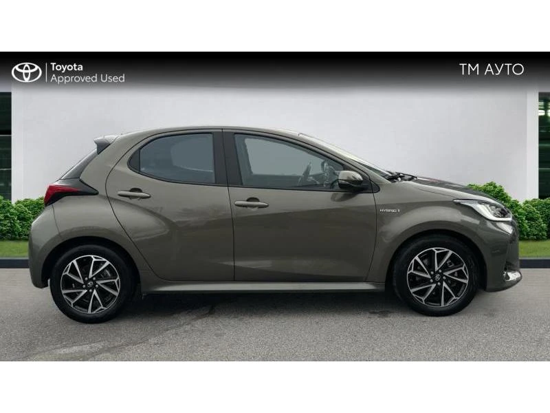 Toyota Yaris 1.5 hsd trend, снимка 17 - Автомобили и джипове - 52950215