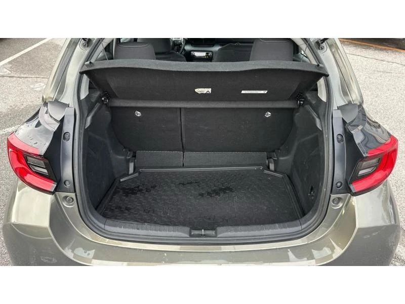 Toyota Yaris 1.5 hsd trend, снимка 10 - Автомобили и джипове - 52950215