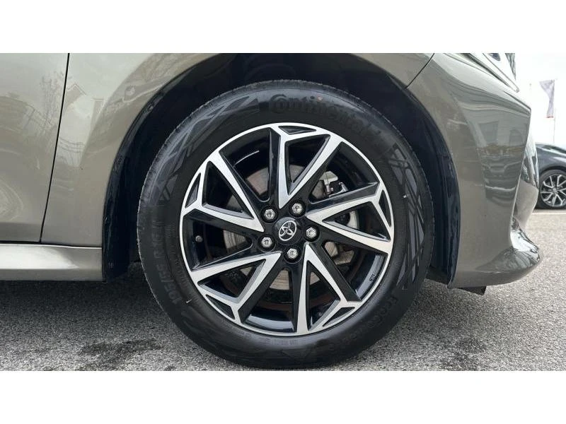 Toyota Yaris 1.5 hsd trend, снимка 16 - Автомобили и джипове - 52950215